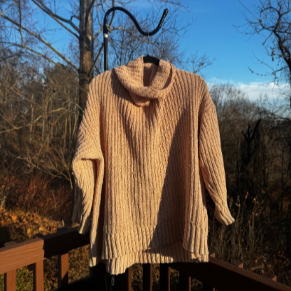 Aerie medium light blush/cream pull over sweater